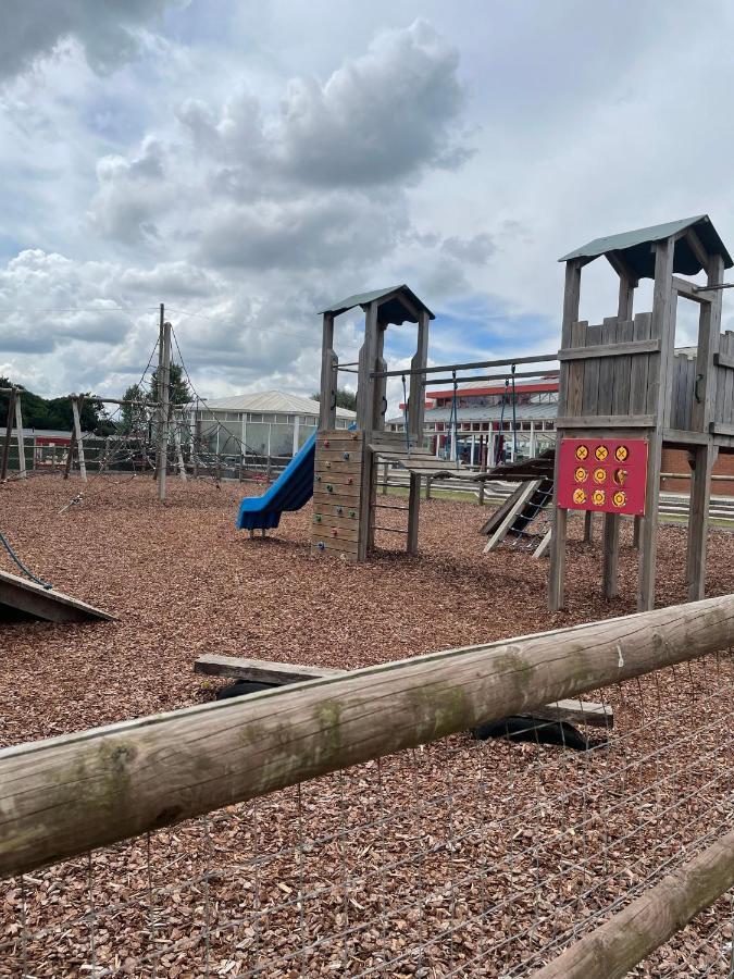 Parkdean Static Caravan On Cherry Tree Holiday Park Great Yarmouth Exteriör bild